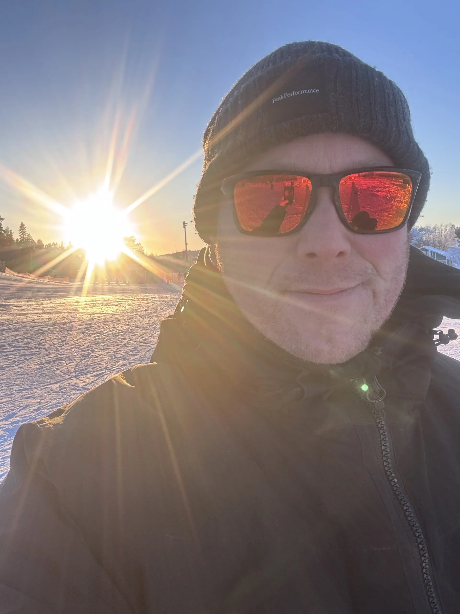 Andreas Laine utomhus i vintersol
